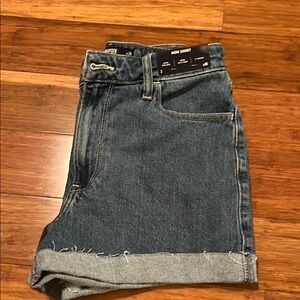 Hollister Ultra High Rise Mom Shorts